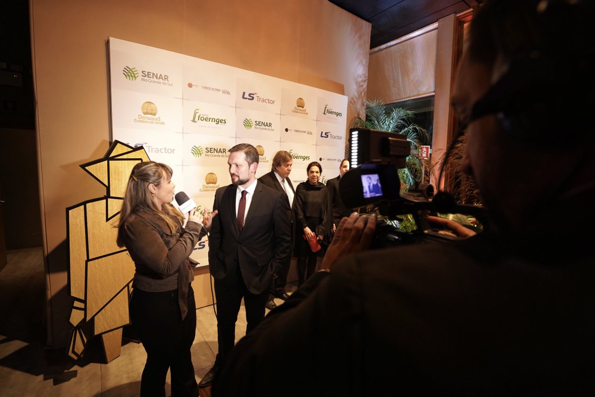 leo_pascoal's tweet image. Encerando o último compromisso na Entrega da Premiação Destaques Correio do Povo. Foram 86 agendas oficiais e juntos fizemos a maior Expointer da história! #Expointer2022