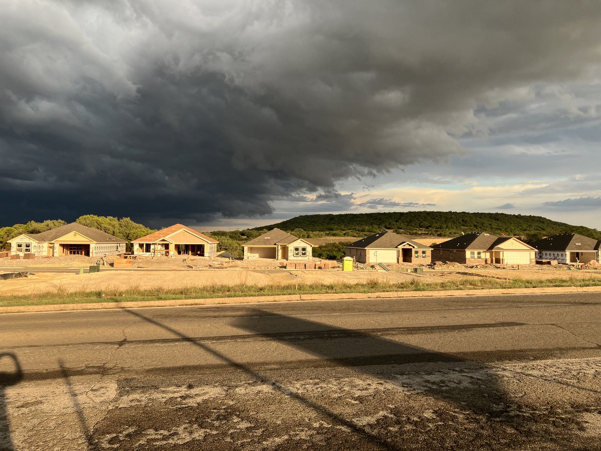 donlotz's tweet photo. Crazy clouds this evening https://t.co/NQA6J8Le5H