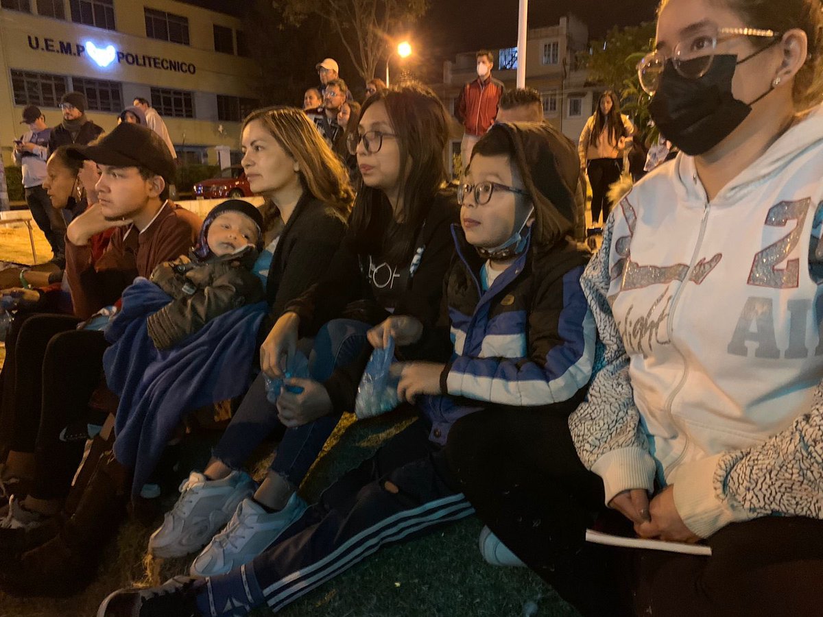 WilsonMerinoR's tweet photo. Qué lindo disfrutar de una noche de cine al aire libre con la familias de “La Vicentina”. 

¡La seguridad la recuperamos con comunidad! ¡Con arte y cultura! 📽 https://t.co/XRs0AOJh6v