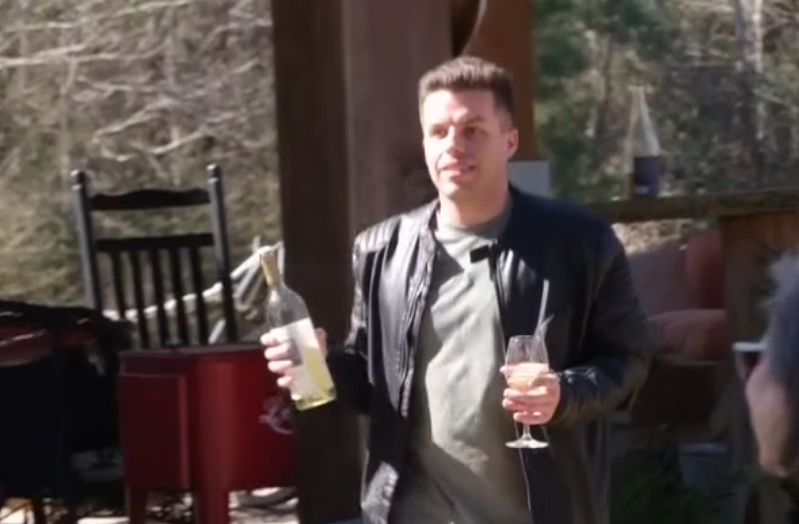 Taking the baby to a vineyard to binge drink wine is such a Jovi thing to do #90DayFianceHappilyEverAfter #90DayFiance