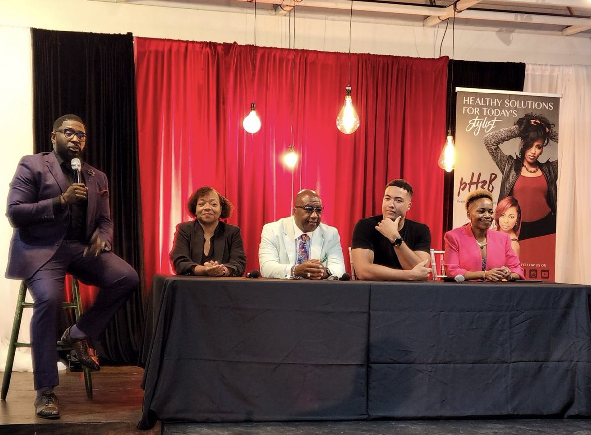 TIDEVINE's tweet image. Had a great time on this #LaborDayWeekend  being a panelist to talk about being a small business owner. 

Thank you @AKLAUGHS for inviting me to participate in #FirstSundays. This was an amazing conversation.