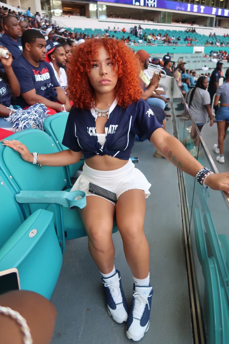 marleybrenae's tweet photo. first game for THEEilovee🐯 #JSUvsFAMU https://t.co/aNHdly42hN