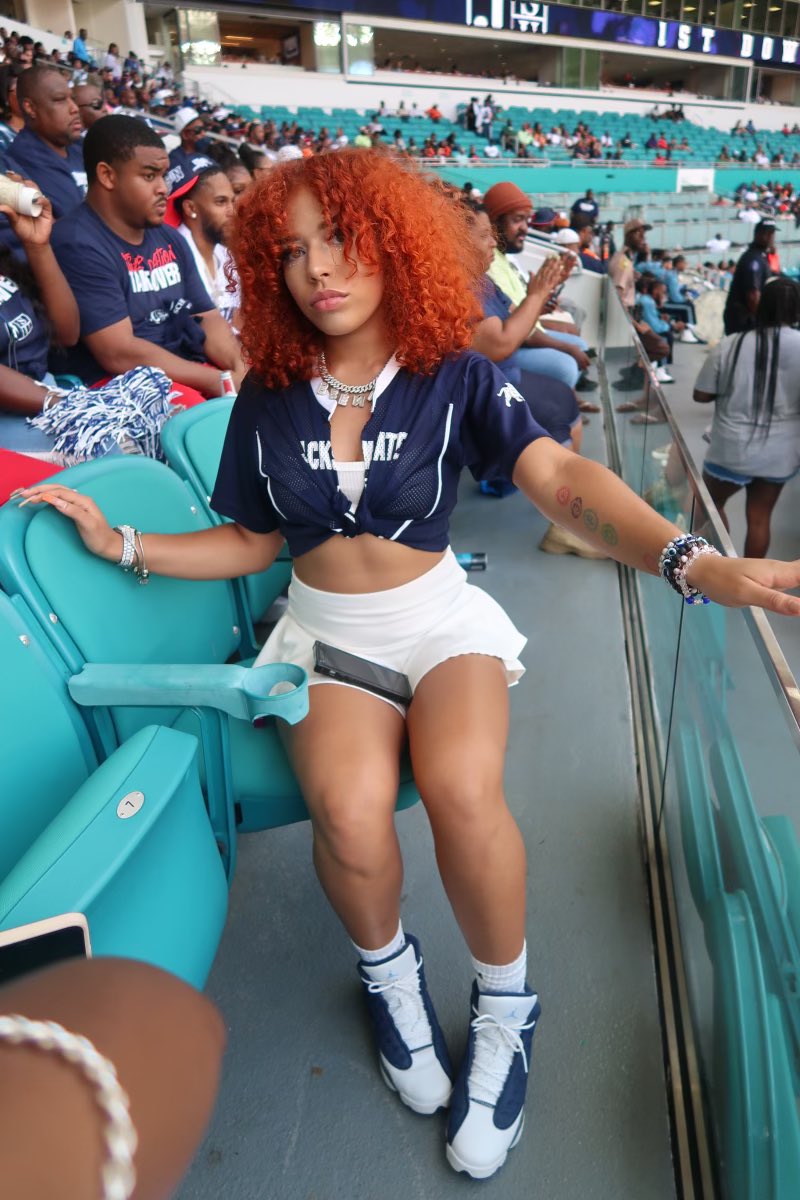 marleybrenae's tweet photo. first game for THEEilovee🐯 #JSUvsFAMU https://t.co/aNHdly42hN