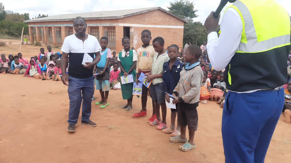 alertsafety1's tweet photo. @RoadSafetyNGOs @SergheiDiaconu @UNICEFhealth Most children are at risk  around the world , Malawi is not spared most school crossing area have no signpost and have no school pedestrians crossing , we are still pushing until one day we gona have results .
#ROSAF #StreetsForLife #CommittToAct #love30 https://t.co/ksLhh8VD6F