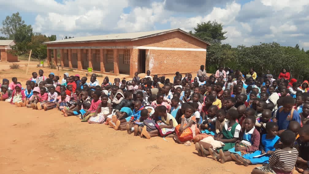 alertsafety1's tweet photo. @RoadSafetyNGOs @SergheiDiaconu @UNICEFhealth Most children are at risk  around the world , Malawi is not spared most school crossing area have no signpost and have no school pedestrians crossing , we are still pushing until one day we gona have results .
#ROSAF #StreetsForLife #CommittToAct #love30 https://t.co/ksLhh8VD6F