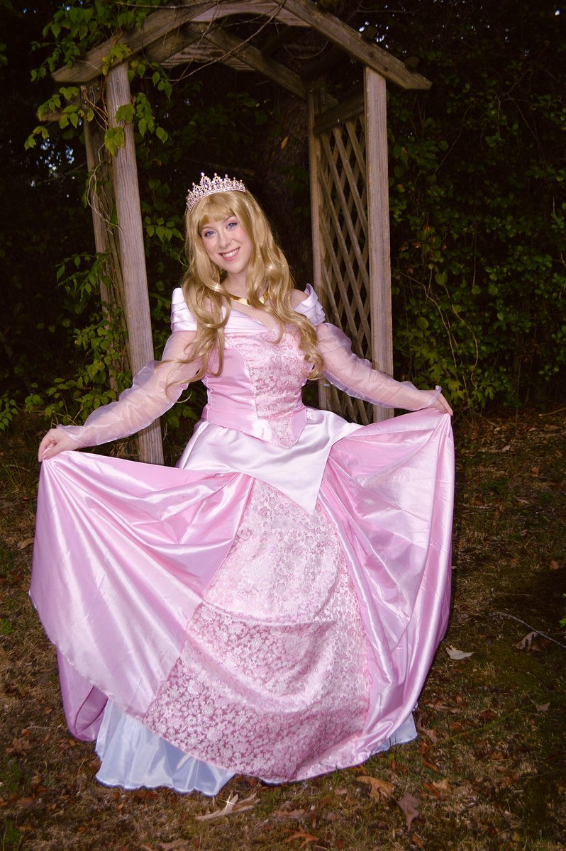 MyOwnMagic_'s tweet photo. Welcome to our newest friend, Princess Aurora! Also known as the lovely, Sleeping Beauty! Thank you as always to the amazing Debbie Corsiglia Sparks for the pictures! More to come soon 💗✨🥀👑 https://t.co/NHmB3UCwRV