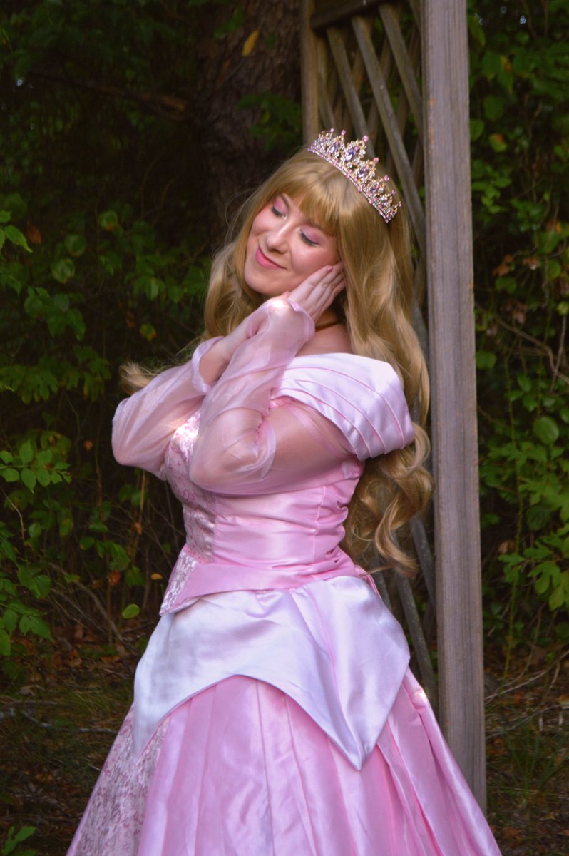MyOwnMagic_'s tweet photo. Welcome to our newest friend, Princess Aurora! Also known as the lovely, Sleeping Beauty! Thank you as always to the amazing Debbie Corsiglia Sparks for the pictures! More to come soon 💗✨🥀👑 https://t.co/NHmB3UCwRV