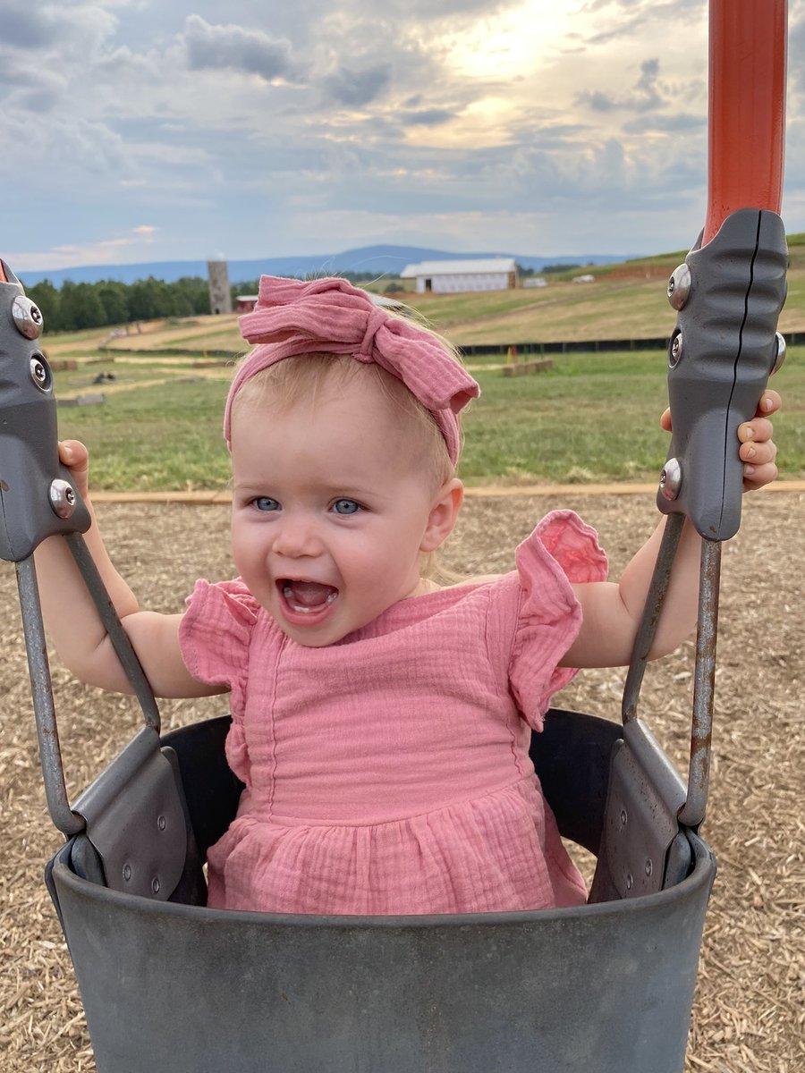 erinswann's tweet photo. Some @SummersFarm swing fun! #sunflowerfestival 🌻 https://t.co/8l0FM4q4hv