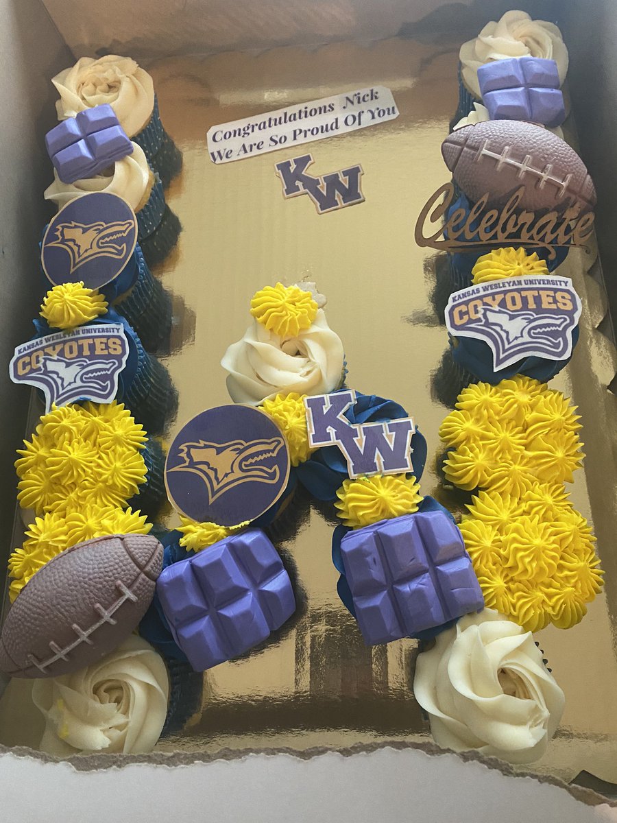 Iam_Nickb_44's tweet photo. Game 1 in the books safe to say think I made the right choice love my guys #rollyotes💜💛 https://t.co/voJg7nsUnz
