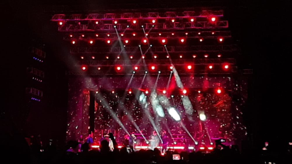 #EnFotos 📸
El estacionamiento del Poliedro de Caracas albergó a miles de fanáticos de Wisin y Yandel “El dúo de la historia” 👽🛸quienes brindaron un show inigualable con 20 canciones continúas, fuegos artificiales, baile y palabras de agradecimiento al público venezolano 🇻🇪