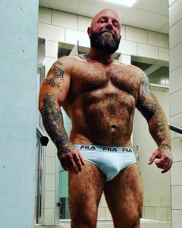 Had a full 7 day rest from gym was needed but now I'm back and ready 2 smash it 👊💪😜👌 #bearmuscle🐻 #beard #beardaddy #bear #bearunderwear #bestofdaddybear #dadundies #daddybear #dadbod #bouncerbear #instagay #instasbeard #instabear
