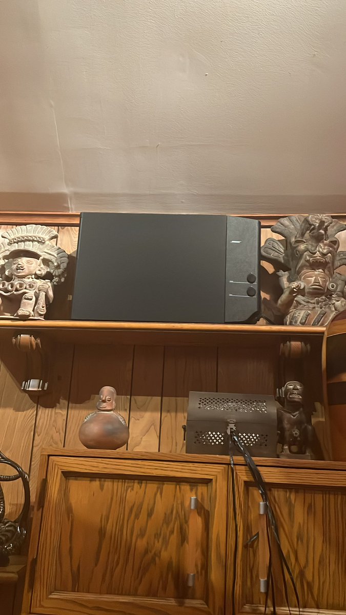liquidality's tweet photo. @Bose help! My aunt is 65+ and has invested in Bose products throughout her house and the main control center is out of order. 😵 https://t.co/PQa3vzfVff