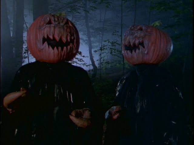 omar_syrinx2112's tweet photo. Goosebumps! #Goosebumps #RLStine #Books #Episodes #Monsters #HauntedMask #JackLanterns #GhostBeach #Slappy #CanadianTVShow #HorrorFam #Horror #Monsters #Childhood https://t.co/6Fn58VMQrn