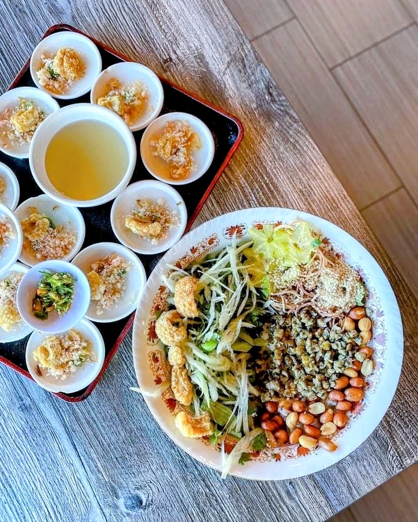 hueoi's tweet photo. Take a break from the HOT Kitchen and have some BÁNH BÈO CHÉN & CƠM HẾN (rice with baby clams) 😋
#HueOi #PhoHueOi #BanhBeoChen #BanhBeo #ComHen #vietnamesefood #Food #BabyClams #RiceCakes #Foodie #abc7eyewitness #eaterla #eatthis #eater #DineLA #lamagfood #latimesfood https://t.co/gdyEo39UPK