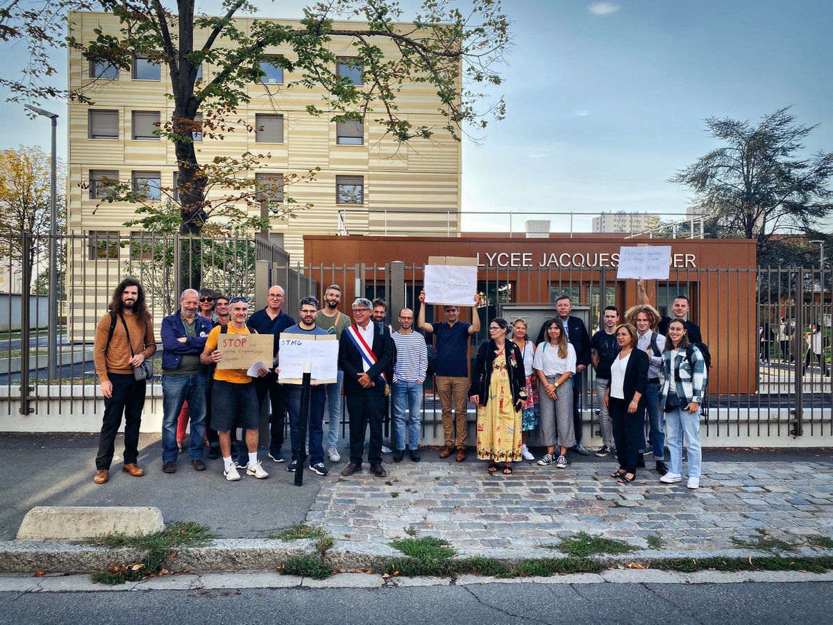 ✊ J’ai été soutenir ce lundi matin les enseignants du lycée Feyder d’Epinay-sur-Seine en grève pour exiger plus de moyens.

👉 Je soutiens leur demande d’une création de classe supplémentaire STMG dans le secteur. J’écrirai en ce sens au recteur d’académie !