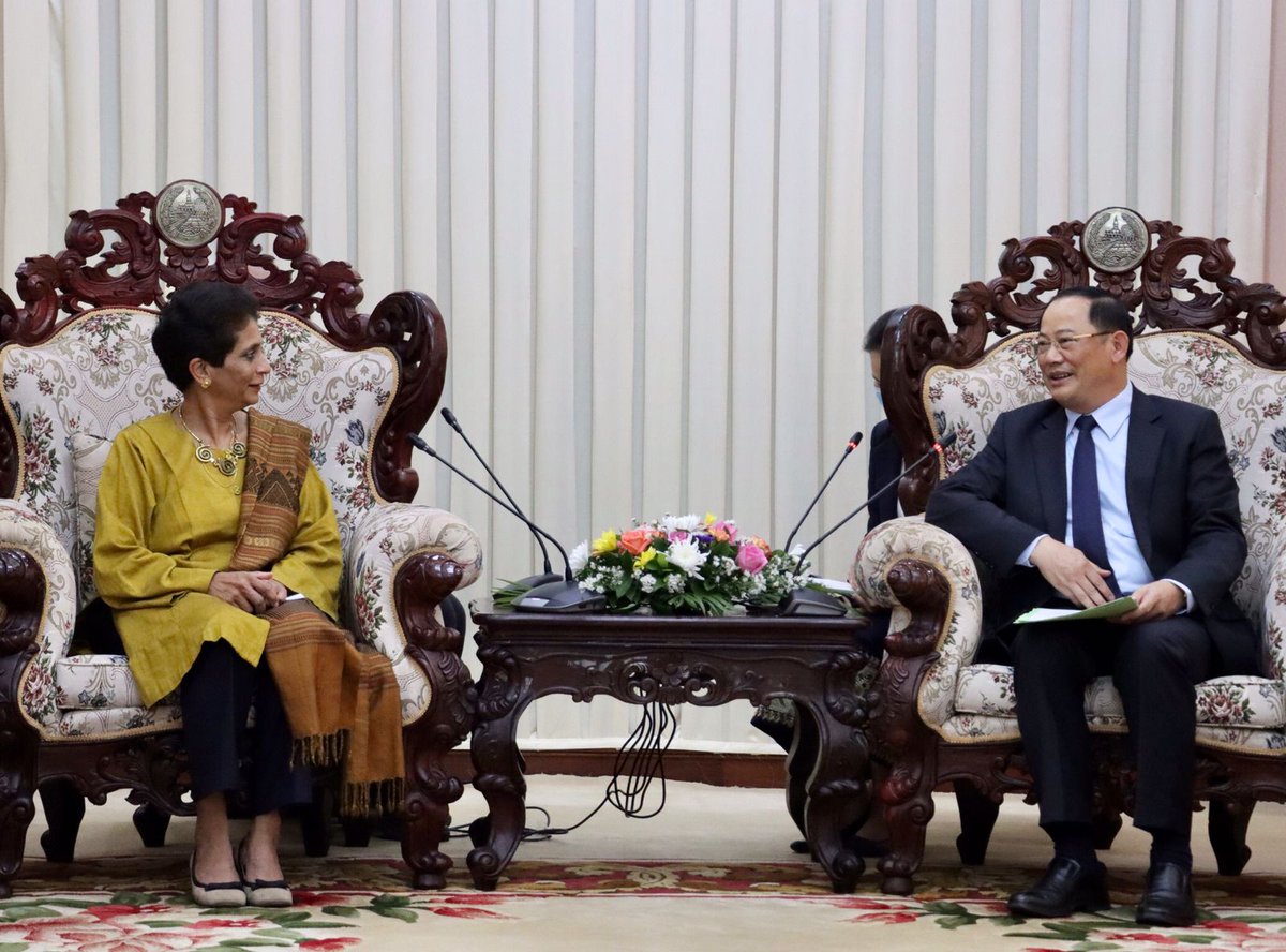 UNDPLaoPDR's tweet photo. Policy to accelerate change📄.
#Now @UN Asst Sec General & @UNDPasiapac Regional Director @Kanniwignaraja meets H.E. Sonexay Siphandone, DPM of 🇱🇦
@UNDPLaoPDR is proud to partner with the govt on Lao’s dev priorities thru initiatives + #SDGs in alignment with the 9th #NSEDP https://t.co/GgMy9b6wpu