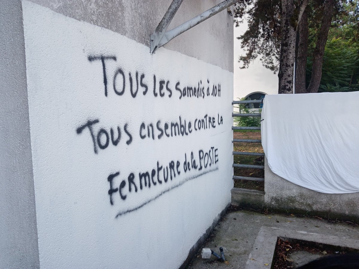 OrvaultPcf's tweet photo. 📢Au côté des habitants, la #CSF44, le #PCF44, la @CGTFAPT44 & des élus #Nantes se sont de nouveau rassemblés ce samedi 03 septembre pour défendre le maintien du bureau de Poste de la #Contrie & l'ensemble des services
La mobilisation va continuer dans les prochaines semaines!✊ https://t.co/KxKyiN35bq