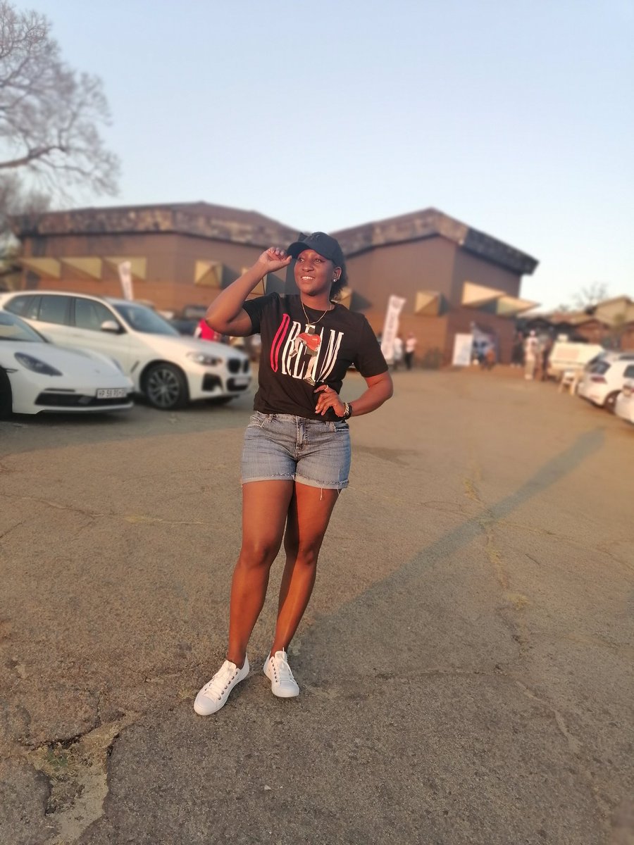 Fadzeym's tweet photo. It's vezithanga season, @georgia_tsetana and I understood the assignment 😜 #springfest #springisuponus #grateful #blessed #servinglegs https://t.co/GjUTgofIpP