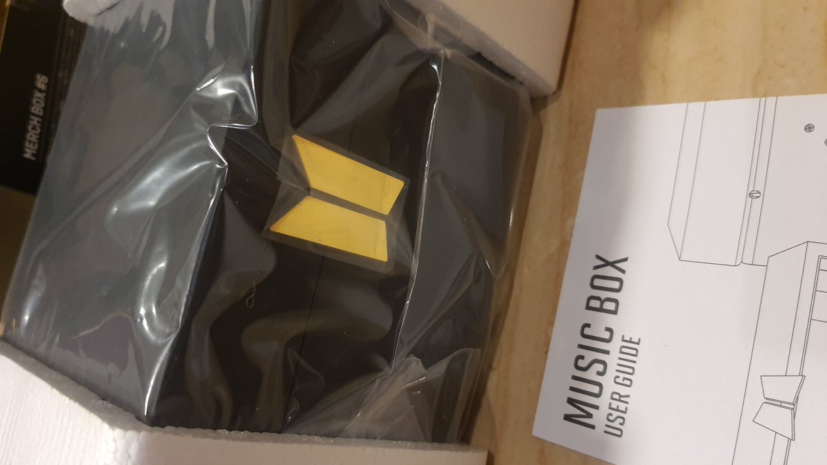 Hya_Cinthh's tweet photo. @HappyOppaPH 
Thank you! Love it.
#merchbox6 #musicbox #mikrokosmos #BTSで妄想 #BTSARMY https://t.co/B512EHt7gU
