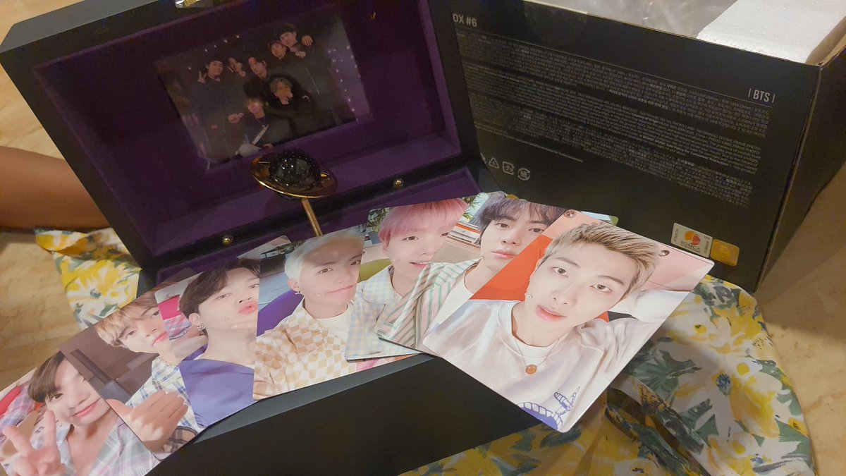 Hya_Cinthh's tweet photo. @HappyOppaPH 
Thank you! Love it.
#merchbox6 #musicbox #mikrokosmos #BTSで妄想 #BTSARMY https://t.co/B512EHt7gU