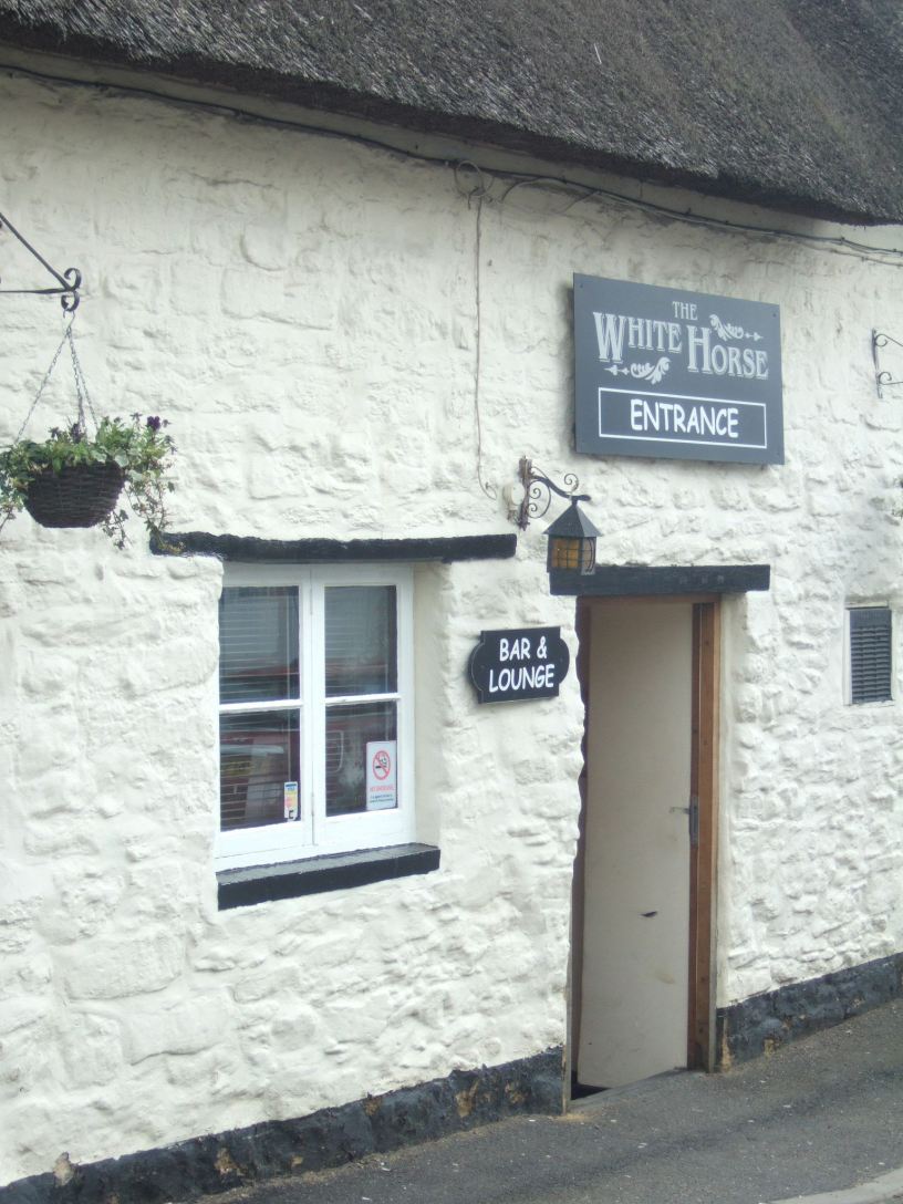 thetravellocker's tweet photo. My Pub of the Day: The White Horse #Welton #Daventry
#Northamptonshire #pub #restaurant @W_HorseWelton #hospitality #food #drink #beer #wine #cocktails #largegarden #darts #skittles #Village #rural https://t.co/skCTPW2aMC