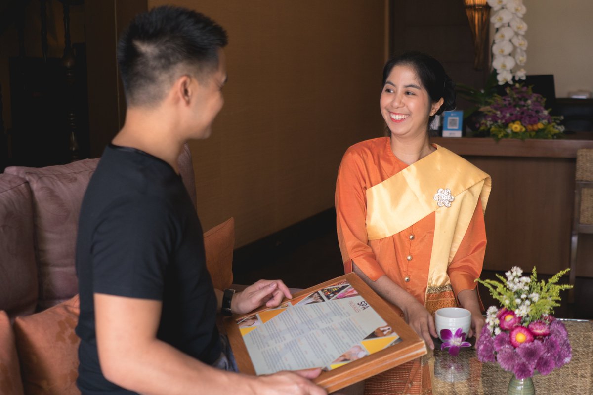 kiyoraspa's tweet photo. How can we help you? 

Training our front of house staff to understand our services is deeper than most spas.  #UNSDGs #sdg4 #sdg8 #sustainabledevelopmentgoals #EmmySuwunnakul #bestspathailand #empowertosustainbetterliving @ThailandGs https://t.co/WfSOIArCfY