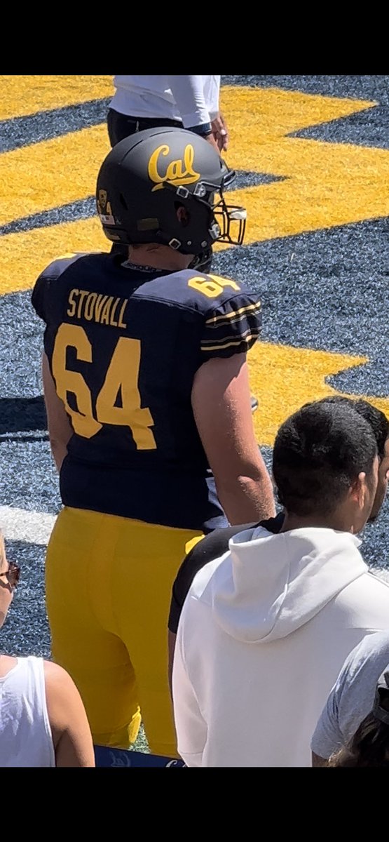 stovall_ll's tweet photo. Looking good on game day! #GoBears #Pac12 #blessed #olinemen #trenchdawgs #family https://t.co/nOlTfwaVAl