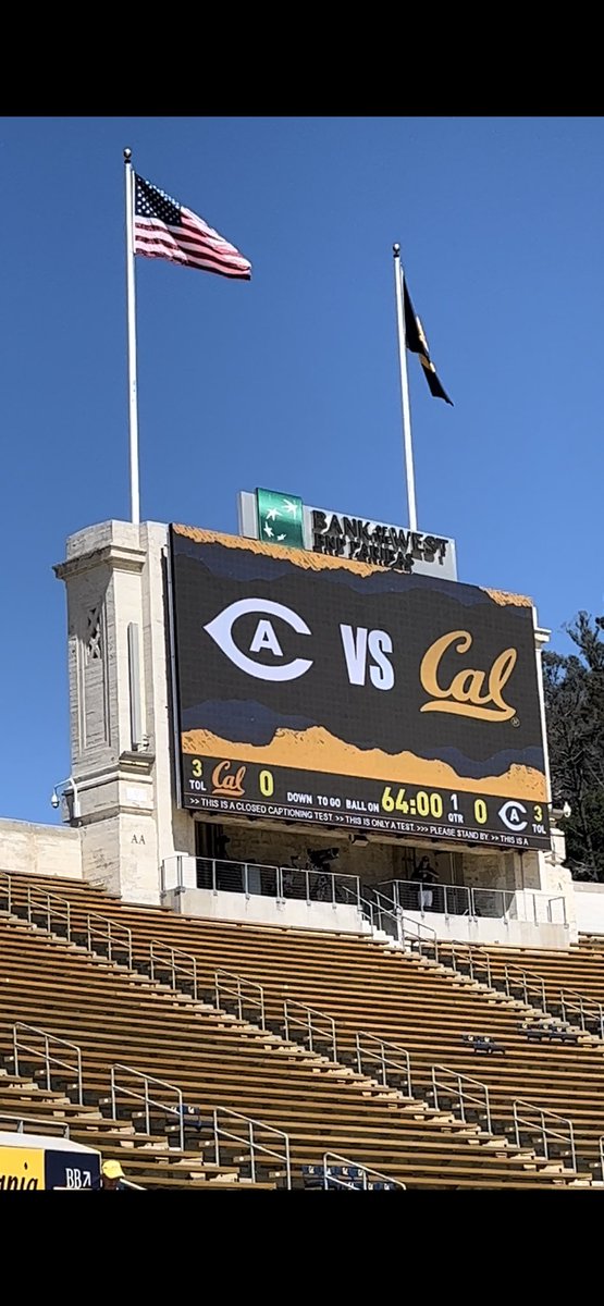 stovall_ll's tweet photo. Looking good on game day! #GoBears #Pac12 #blessed #olinemen #trenchdawgs #family https://t.co/nOlTfwaVAl