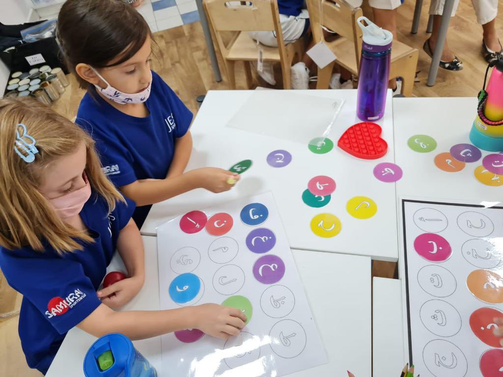 JESSArabicDept's tweet photo. Year 2 learning Arabic letters in fun way #JESSPrimary https://t.co/rIPKTwqOQW