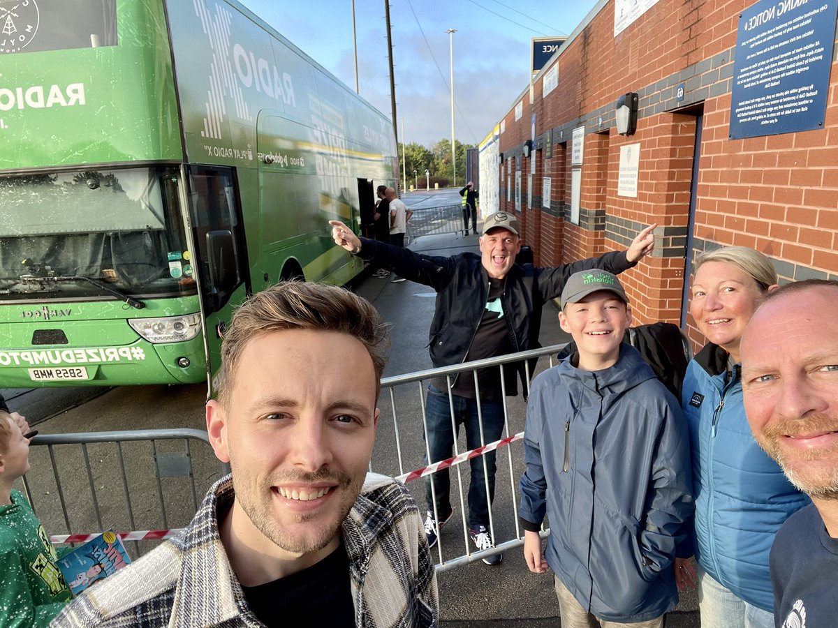 paulsayers77's tweet photo. @RadioX @ChrisMoyles @JamesRobinson #prizedumptour @LUFC https://t.co/AfpxJQJAX8
