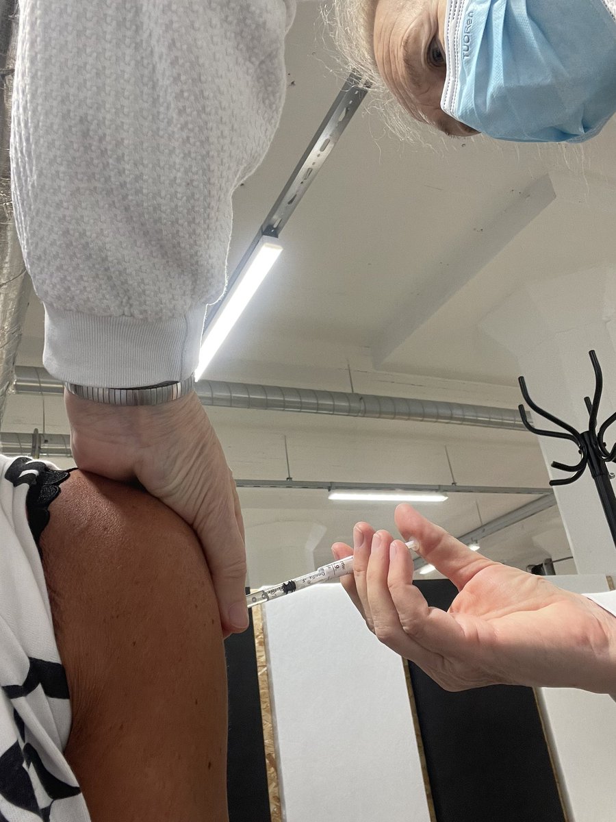 Tanjamaar's tweet photo. Wonder how many more… 👀 #5 #riskgroup #coronavirus #vaccines https://t.co/jW8v03Iaj2