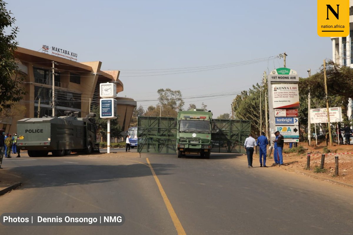 NationAfrica's tweet photo. Heavy police presence along Bishop road ahead of the #SupremeCourtruling 

Photos | Dennis Onsongo | NMG https://t.co/1NrsP1U8DQ