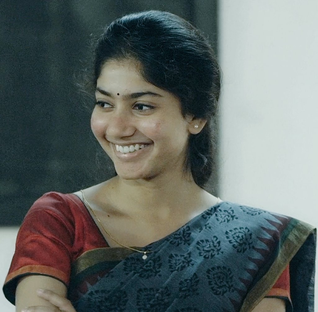SaipallaviFC's tweet photo. PARENTS r the FIRST TEACHERS in Every1's LIFE🙏...nd then Our teachers n our Inspiration teaches a lot Lessons in Life...wishing all the teachers &amp; MY GURU,MY INSPIRATION @Sai_Pallavi92 🤍 a Happy Teacher's Day!

Matha - Pitha - Guru - Daivam ❤️
#SaiPallavi #HappyTeachersDay https://t.co/u7gMIMLRsW