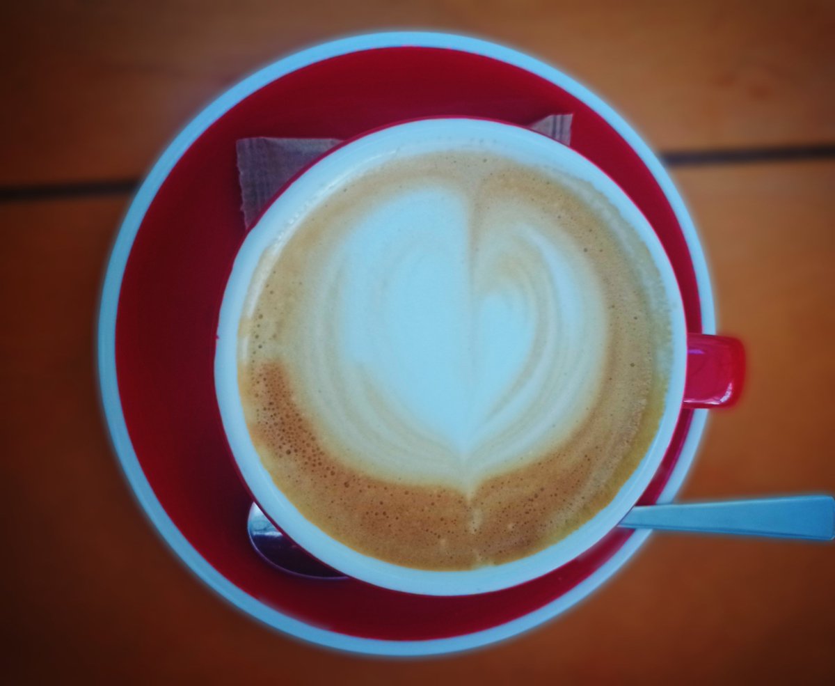 Mayte_fr's tweet photo. ¡Qué rico cappuccino! ☕😋

#círculo  #36de52 
@mongeleon https://t.co/nOK6H7PtqG