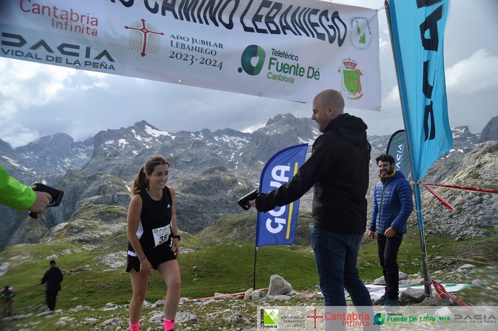 kmvertical's tweet photo. 🏁 Cuando entras por la meta de una carrera ¿qué es lo que realmente deseas?⁣

📸 Fotos de © @luisclemente57 ⁣⁣⁣⁣⁣⁣⁣⁣

#KmVerticalFuenteDé #KVFD2022 ⁣#fotosdemeta⁣⁣⁣⁣⁣⁣
#kmvertical⁣ #verticalrace #trailrunni… https://t.co/WNAY4A86rI