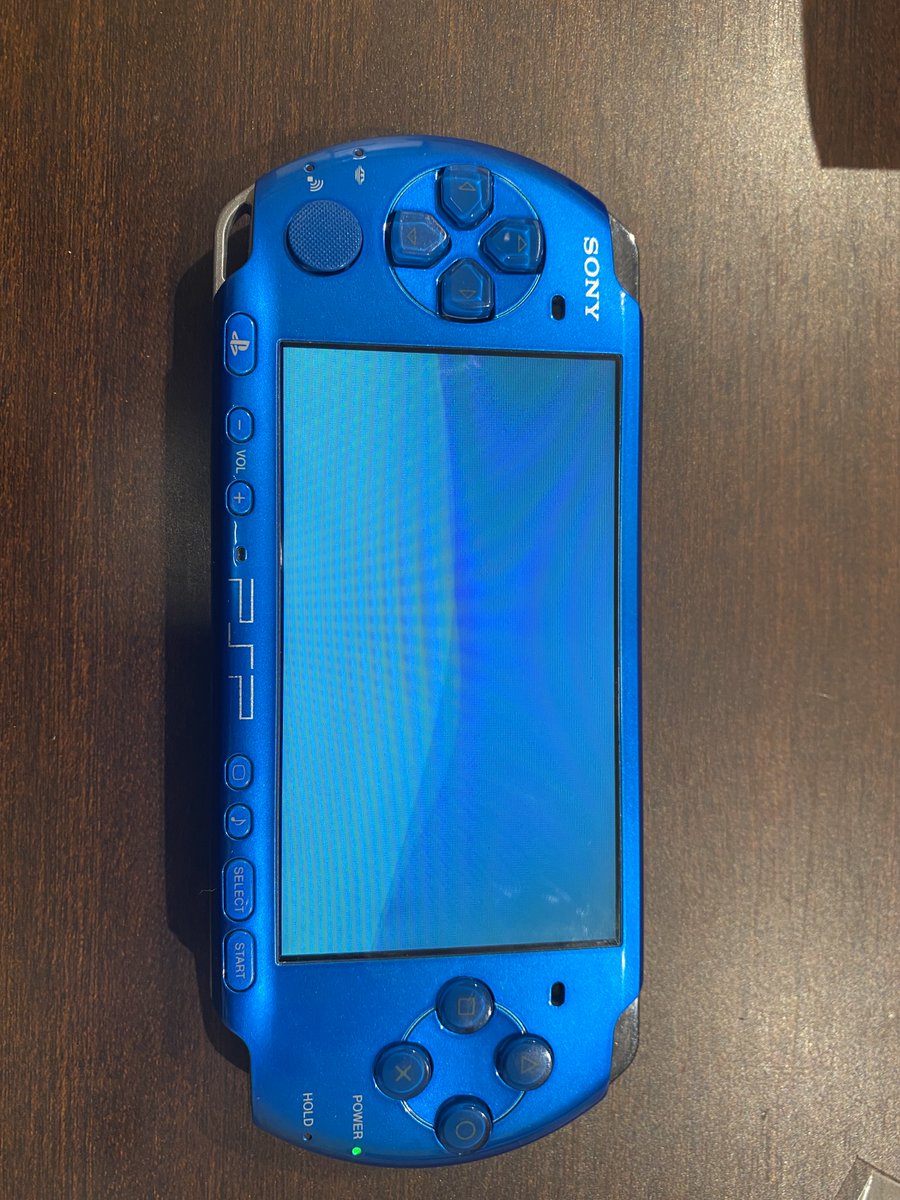 iphone01010101's tweet photo. 本日は、PSP3000の外装交換修理です！
シルバーのPSPの中身をブルーに移植。無事成功いたしました！（値段は要相談となります）
お手持ちのゲーム機が壊れてしまった方は是非一度ご相談頂ければと思います！
#丸井錦糸町店　#スマホ修理　#PSP3000　#ゲーム機 https://t.co/qV7baBLb8B