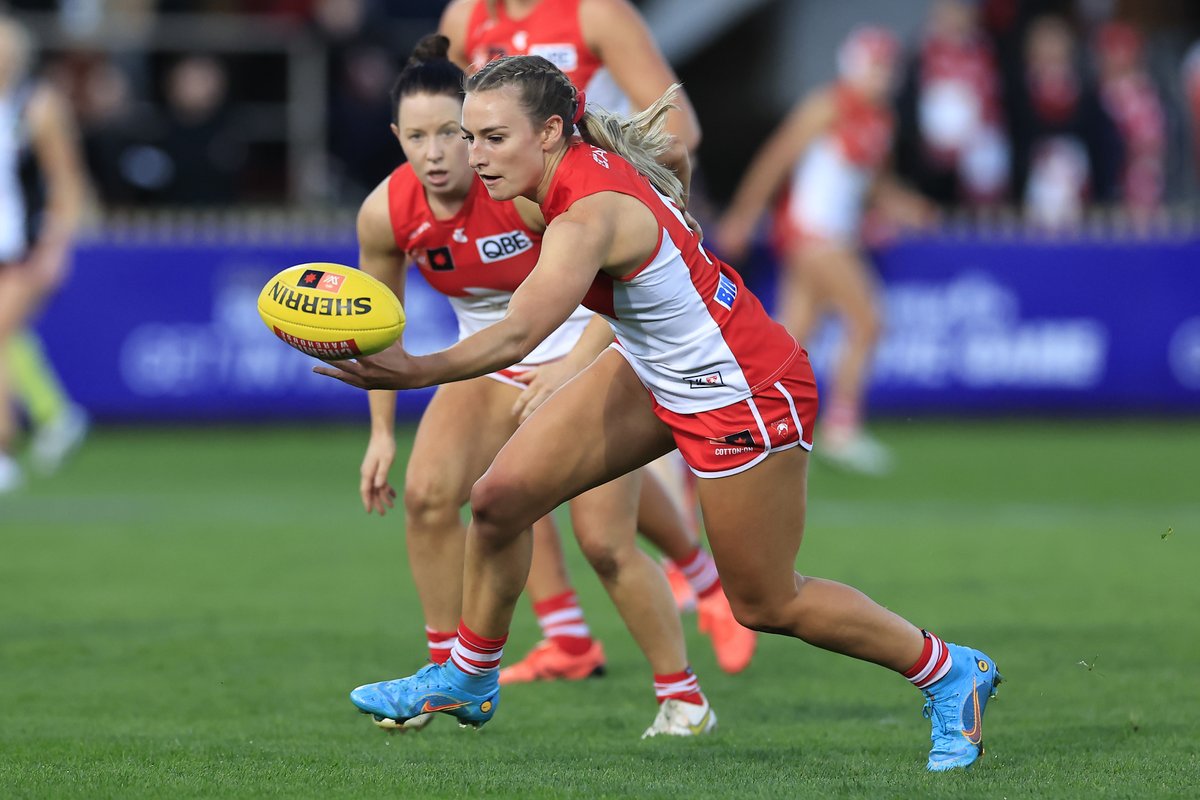 SydneySwansAFLW's tweet photo. Molly Eastman has been impressive in her first two appearances in the AFLW topping the Swans disposals  in both matches &amp; had an equal game high 10 tackles against the Pies. 

She was also the sole Swan to pick up Coaches Votes in Round 2.

READ: https://t.co/zewOEUVejv https://t.co/5QfiLNHlo8