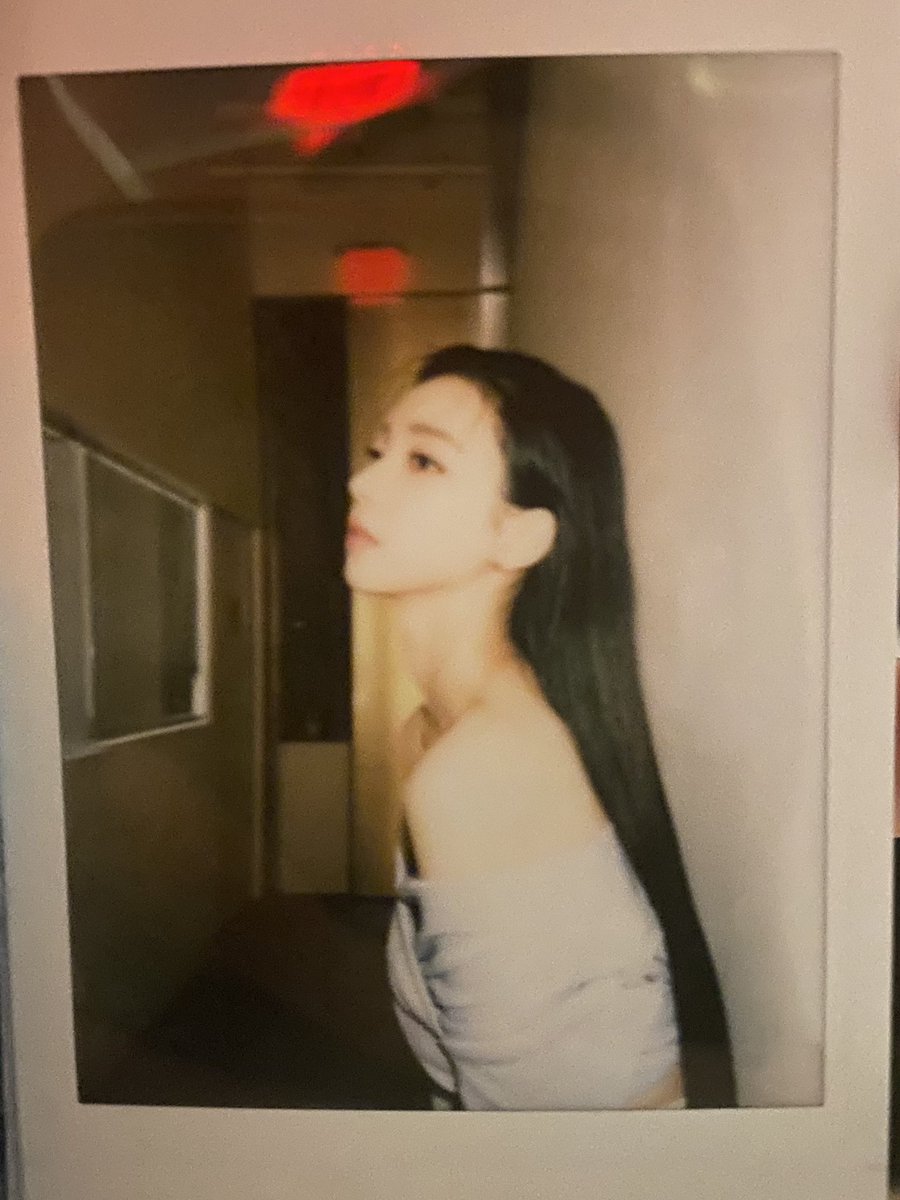 aespasbbl's tweet photo. [220905] 3:50PM KST: ❤️ 

- +3 📸
- this is from a while ago, but it’s a polaroid vibe that i really like 📷 https://t.co/1ECHGrqrcp