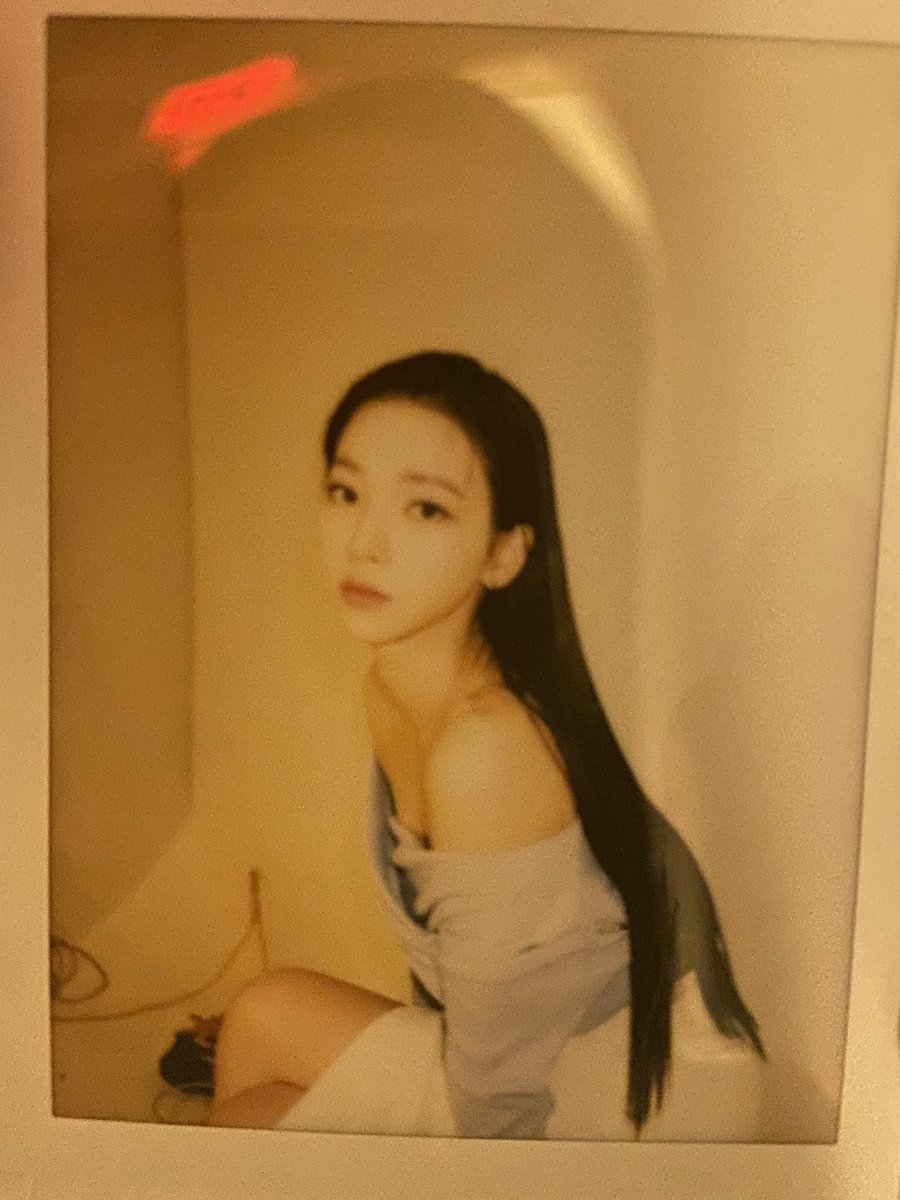 aespasbbl's tweet photo. [220905] 3:50PM KST: ❤️ 

- +3 📸
- this is from a while ago, but it’s a polaroid vibe that i really like 📷 https://t.co/1ECHGrqrcp