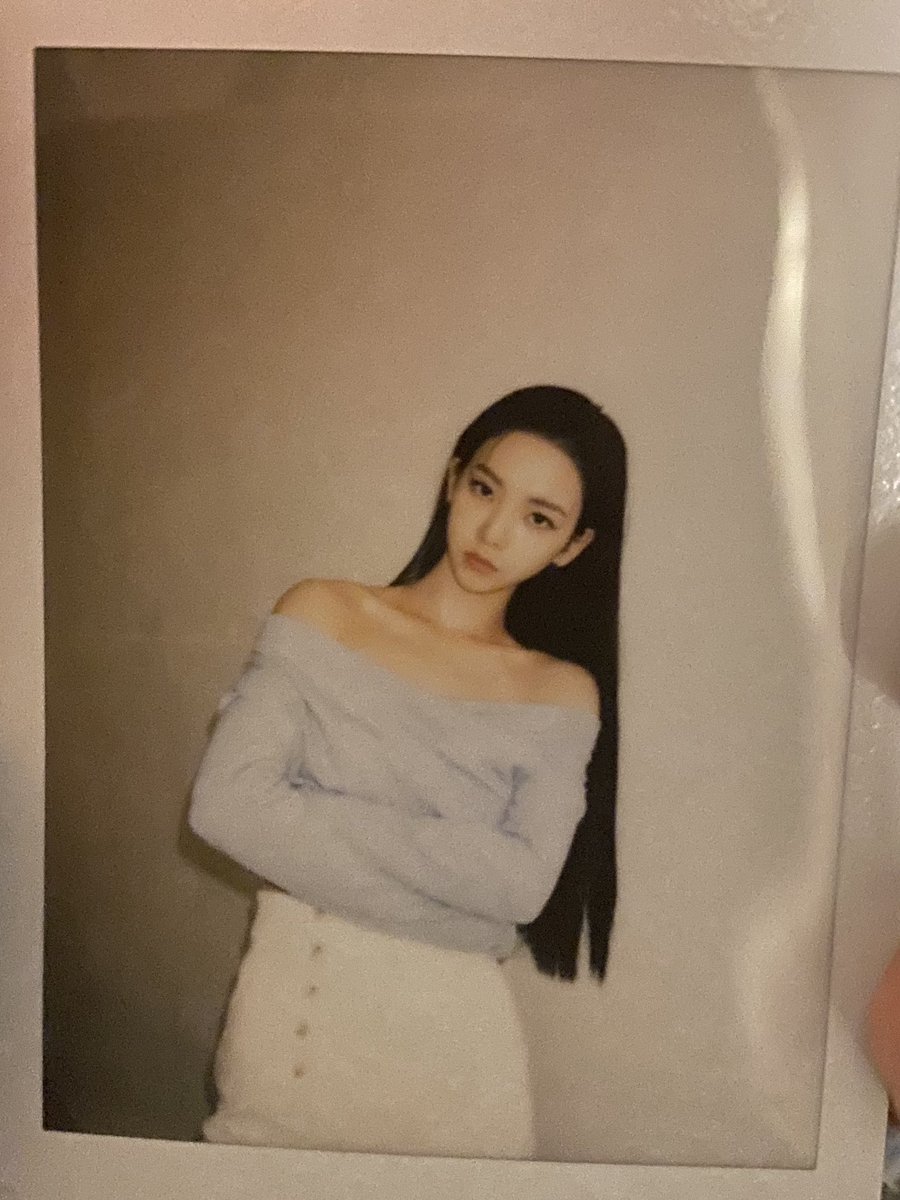 aespasbbl's tweet photo. [220905] 3:50PM KST: ❤️ 

- +3 📸
- this is from a while ago, but it’s a polaroid vibe that i really like 📷 https://t.co/1ECHGrqrcp