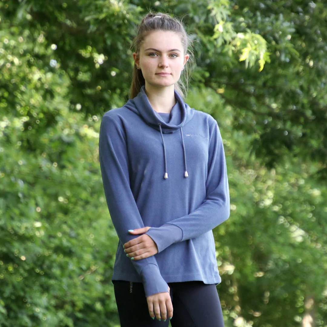 Get Autumn ready with the Hy Equestrian Synergy Cowl Neck Top! Stylish, versatile and perfect for layering. Wear on its own when the weather is mild, over a base layer on cooler days, or add a riding coat when it gets really cold. bit.ly/3KJ353i
#equus #equusengland