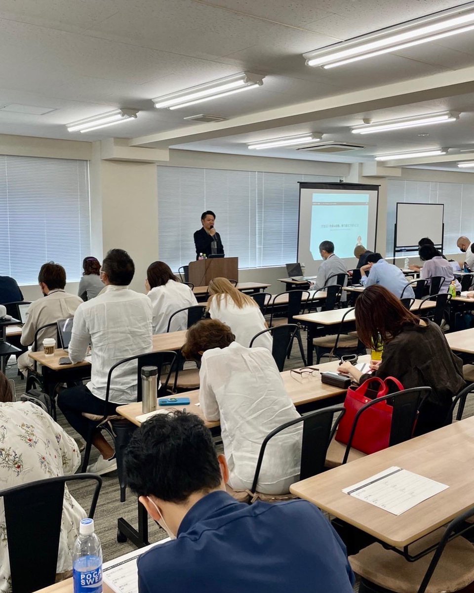 yamatomo1122's tweet photo. 本日、ゼロイチ勉強会を開催しました！

1長時間のセミナーですが、自分の人生を棚卸しをして、その経験から自分だけの商品を作り出す作業。

参加された方は試行錯誤しながらも、自分に向き合い、新たな事業の原石を発掘されていました！

今後、起業、副業を始めたいという方はぜひご参加ください！ https://t.co/qUAVFNgjL2