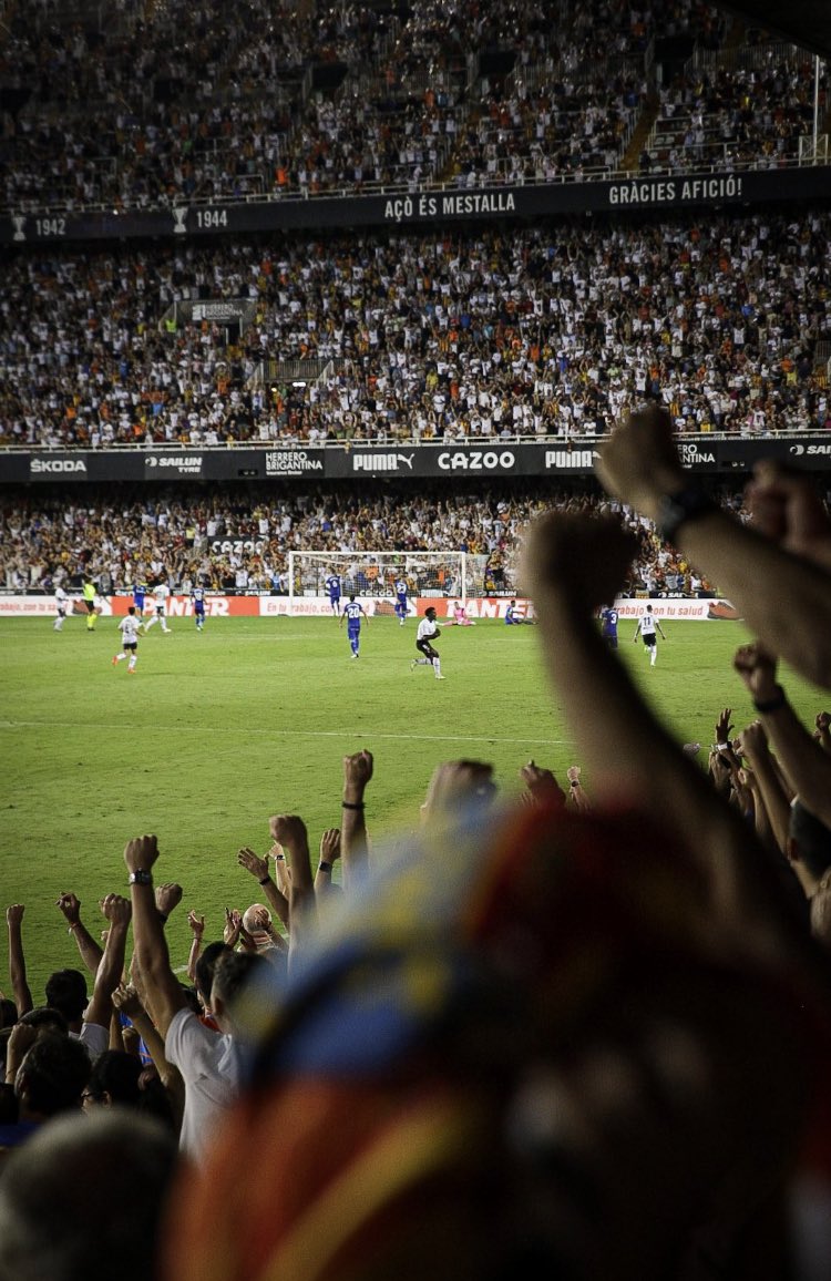 Iniciem la setmana amb victòria, animació i reivindicació a Mestalla! 😊

Les claus per als bons resultats esportius i socials 💪🏽

VCF SÍ ✅️ MERITON NO❌️

Amunt! 🦇

#AmuntValència
#LimGoHome

[ l📷 <a href="/Juanortems/">JuanMT</a>]