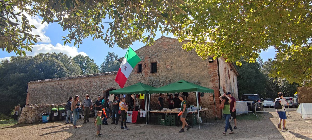 Miquel_R's tweet photo. Un plaer participar a l'encontre anual de l'Associació Nacional de Partisans d'Itàlia (@Anpinazionale) a l'emblemàtica Casa Giubileo, organitzat per la secció de la Vall d'Elsa @ANPIColle. L'any 1944, una vintena de partisans van ser capturats i afusellats ací pels feixistes 👇 https://t.co/FHogsHOcti