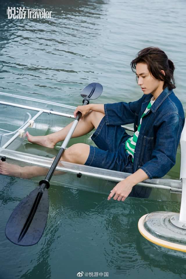 Lisa_zzh511's tweet photo. Joining in! 🚣🏻‍♀️
(Can't be bothered to cover faces since they're already blurry)
By the way, size 42 👣!
#ZhangZhehan #张哲瀚 #HaizheSelcaDay https://t.co/5xfyLFgkZi
