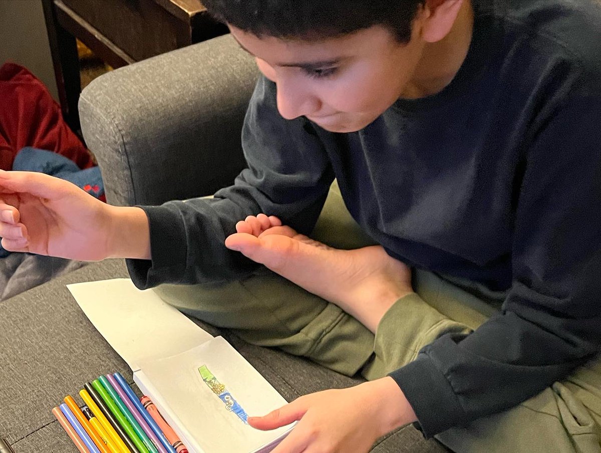 FishBowlFamily's tweet photo. 🖍 Busy at work ✏️
#busyatwork #art #imagination  
📍: @SakuElement https://t.co/nHCNwZNUla