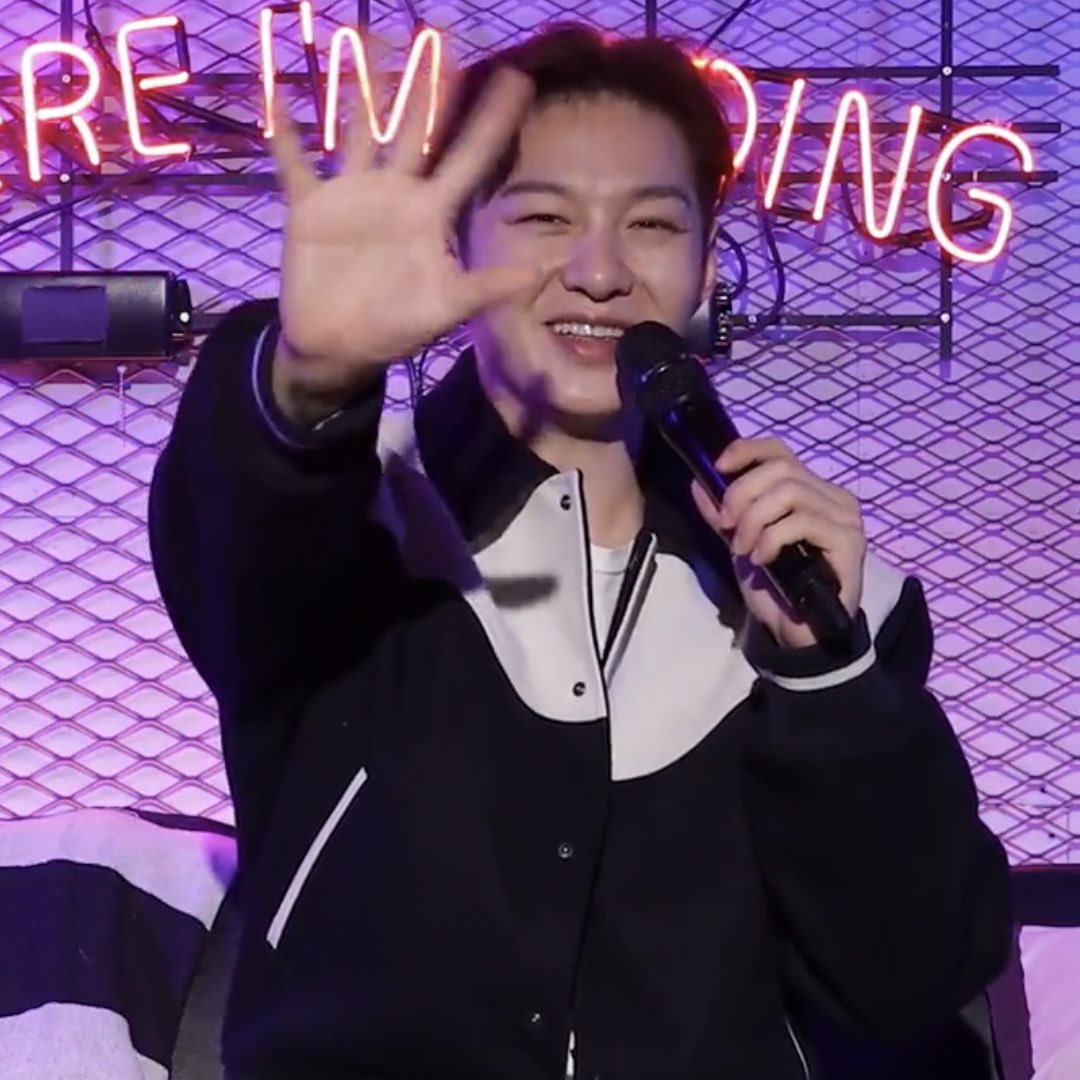 btob_fyi's tweet photo. 👕 220905 이창섭 원더케이 옷 정보 👕
브랜드 : LMOOD
제품명 : 웨이비 바시티 재킷 NAVY
가격 : 178,200원
구매 사이트 : https://t.co/y97TkCZbGM
#비투비 #이창섭 #창섭 #SERRENDER #서렌더 #원더케이 https://t.co/KX5U0VXvgH