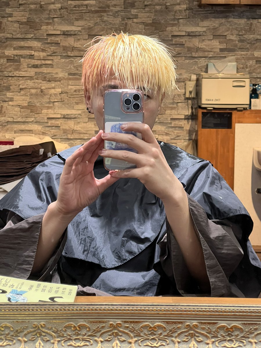 Roro_023's tweet photo. 髪色飽きたからチェンジ
ブリーチ3回でも黒染め残ってるww
普段言うてる事を自分で体験してますww https://t.co/8y2wxu53k5