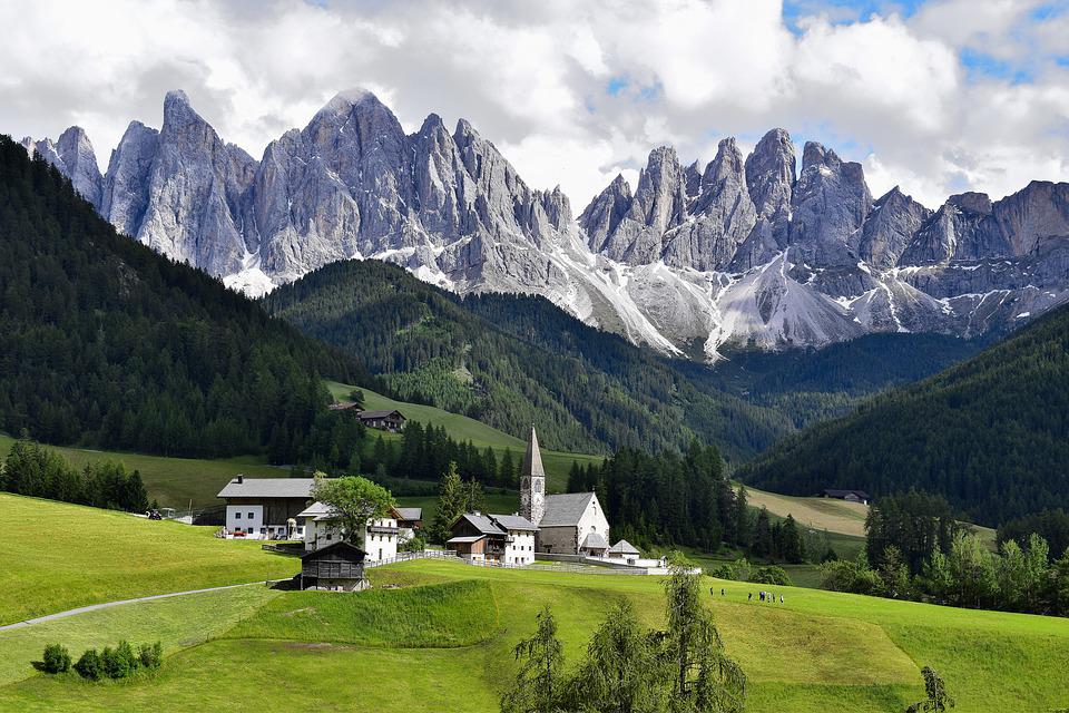 cokilginc14's tweet photo. İtalya,Dolomit Dağları muhteşem bir manzara https://t.co/lTzJnWaZ40
