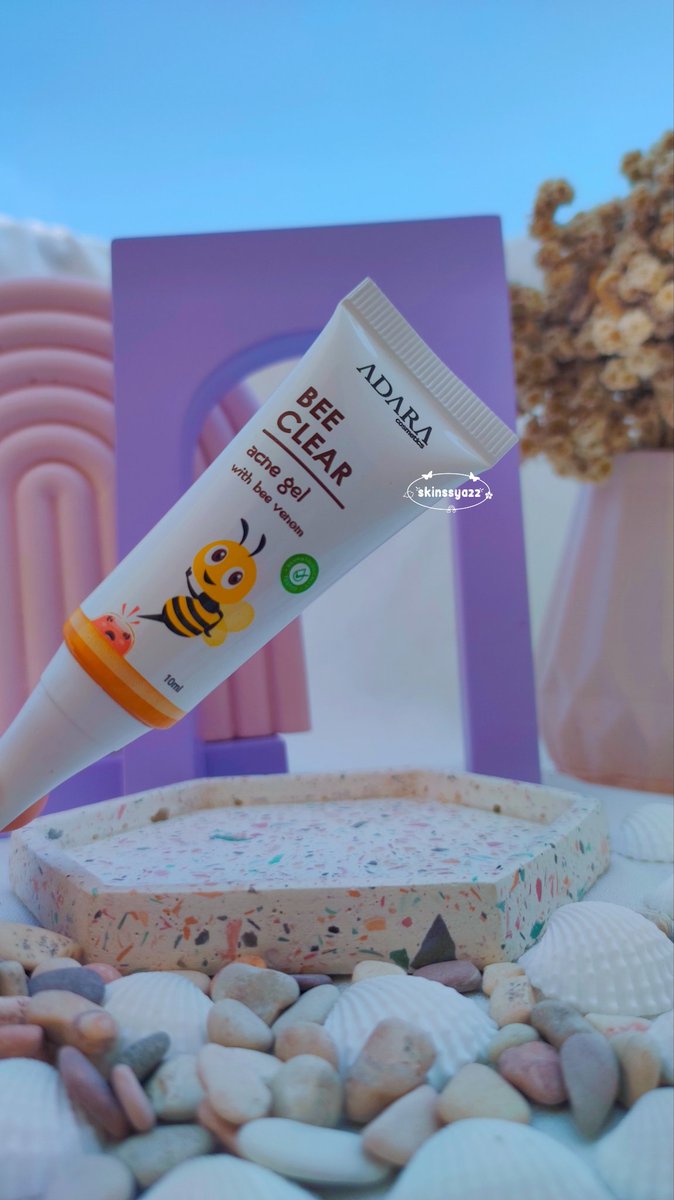 skinssyazz's tweet photo. Aku ada rekomendasi Acne gel yang sangat terjangkau dengan kualitas yang oke!!!
Acneprone skin kayaknya wajib stok obat totol jerawat deh, soalnya kita ngga tau kapan muncul jerawat & harus siap sedia biar jerawat cepat reda & kempes.
#LetsBeeClear #racuninskincare https://t.co/bmVWygBmDZ